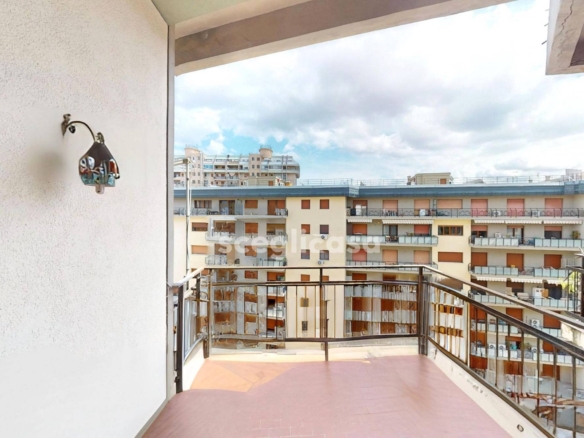 Luminoso 5 Vani con terrazzino zona Uditore